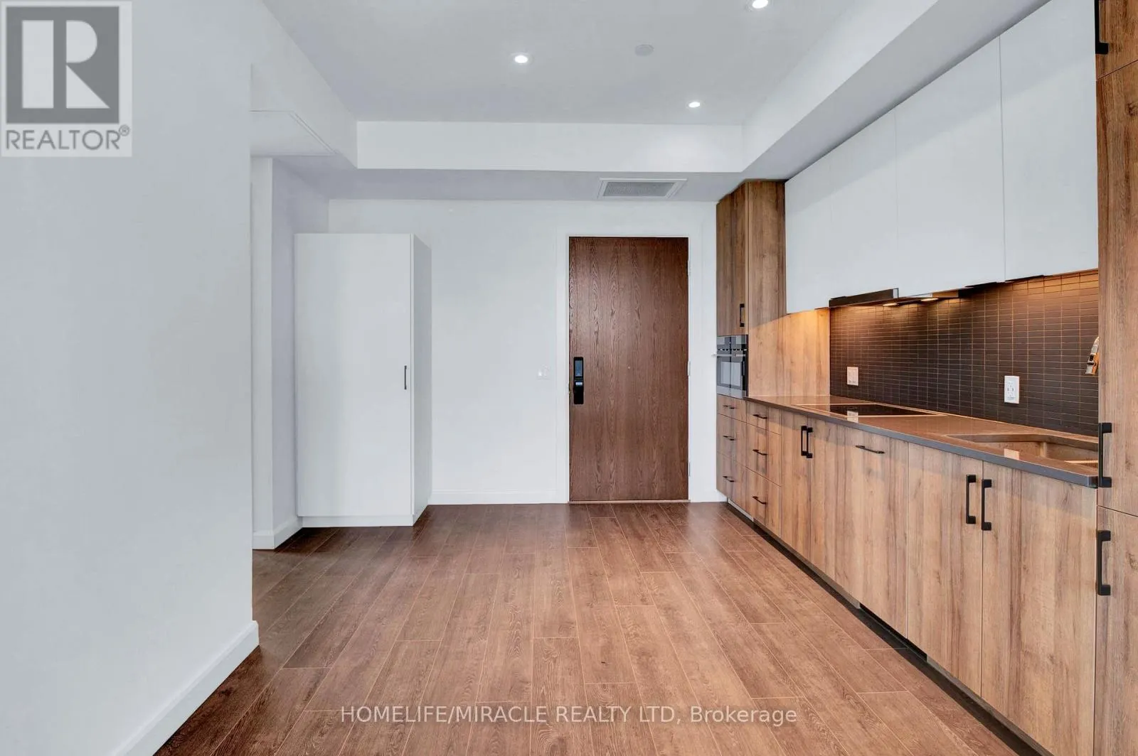 401 - 741 KING STREET W
