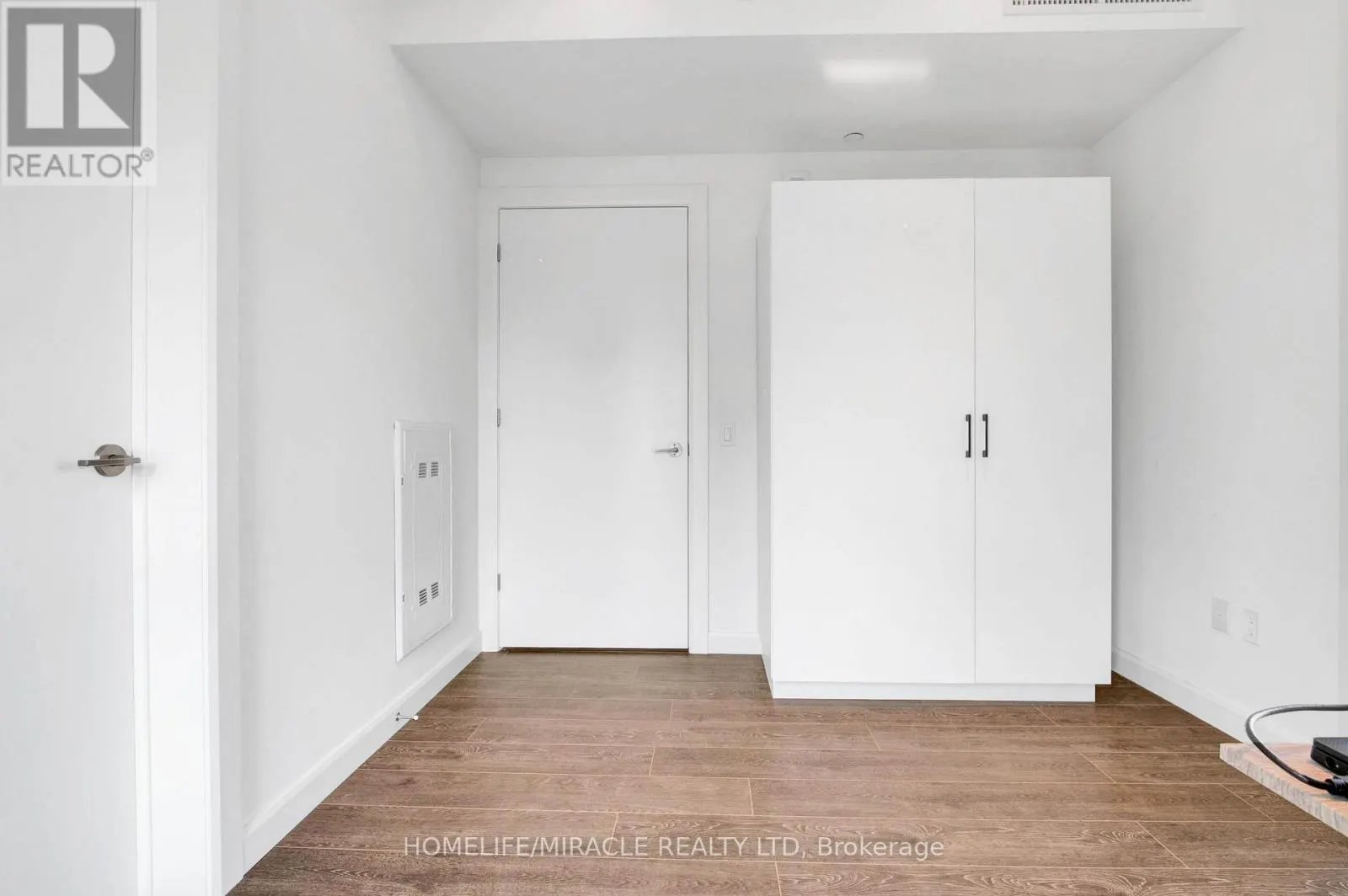 401 - 741 KING STREET W