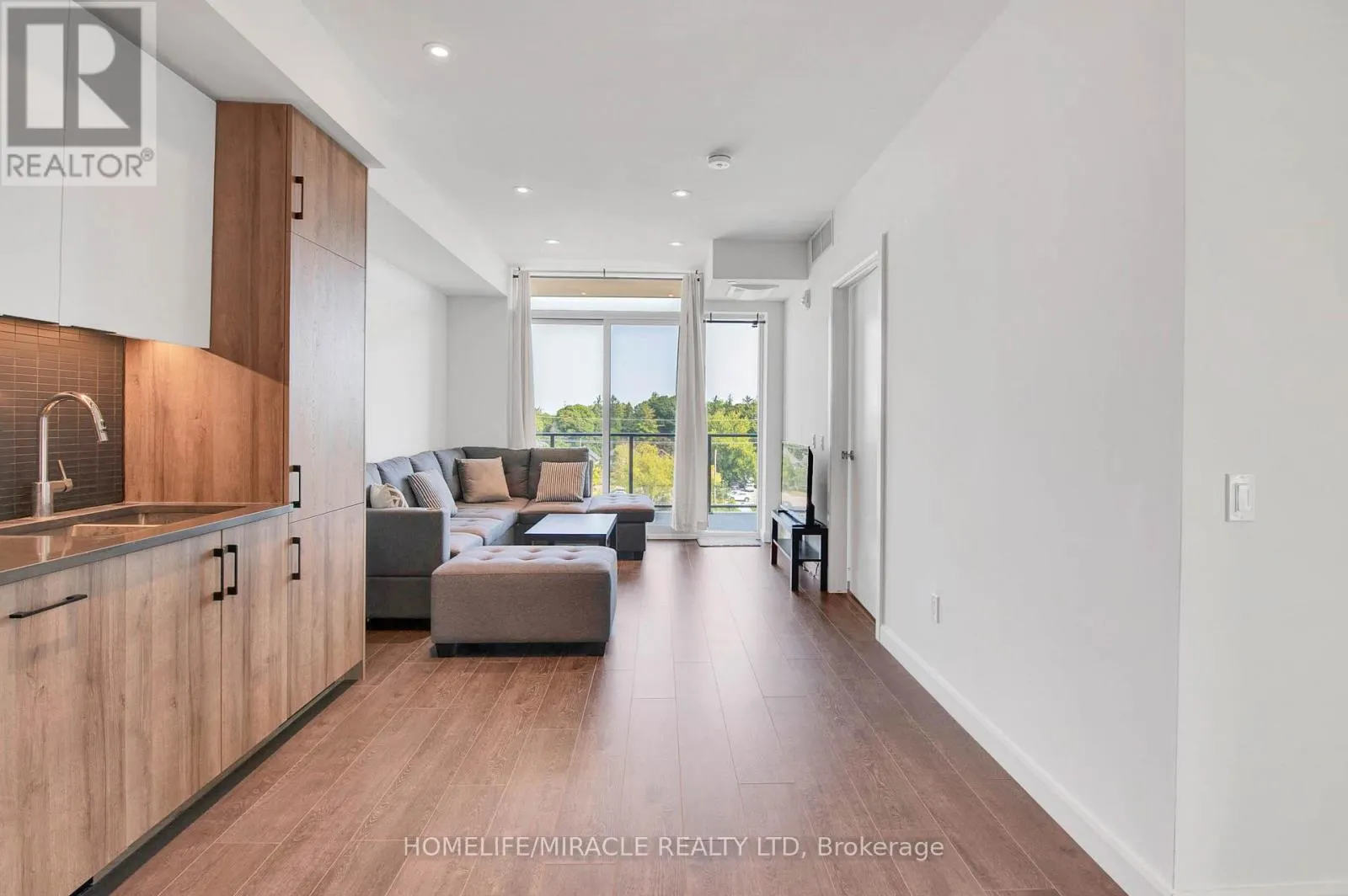 401 - 741 KING STREET W
