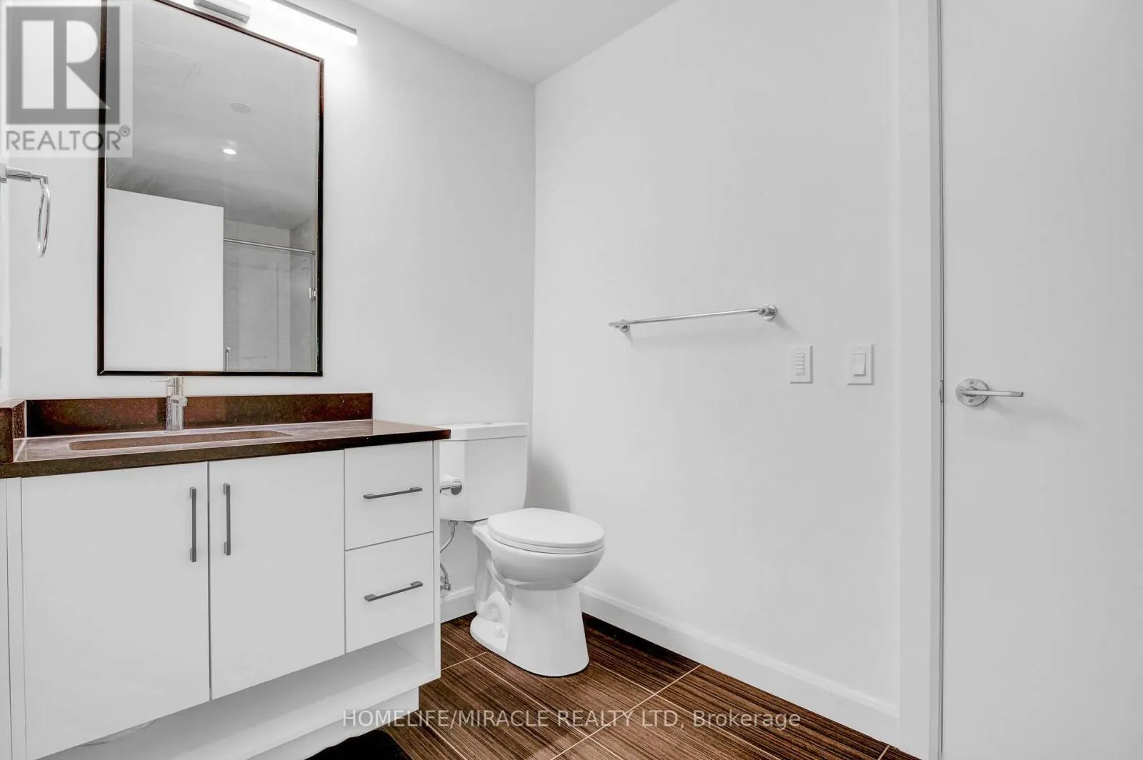 401 - 741 KING STREET W