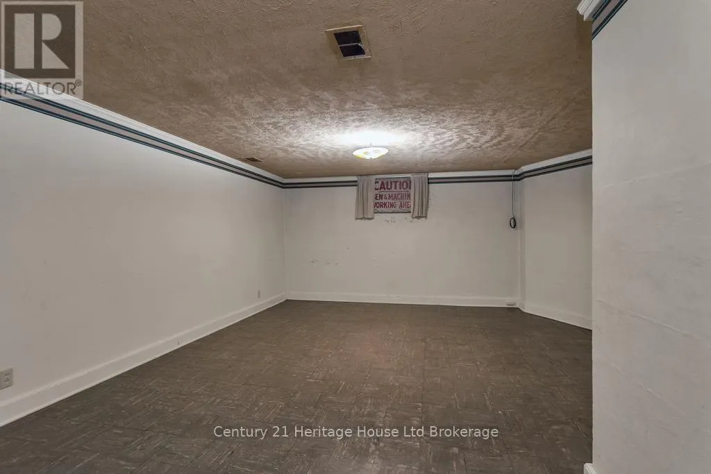 10 PARKSIDE DRIVE