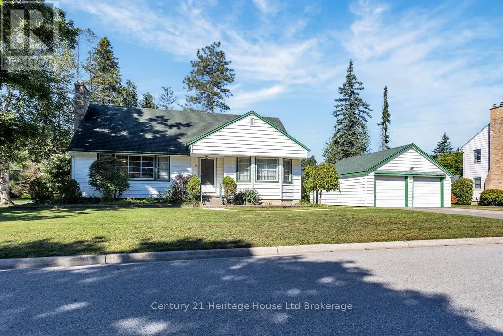 10 PARKSIDE DRIVE