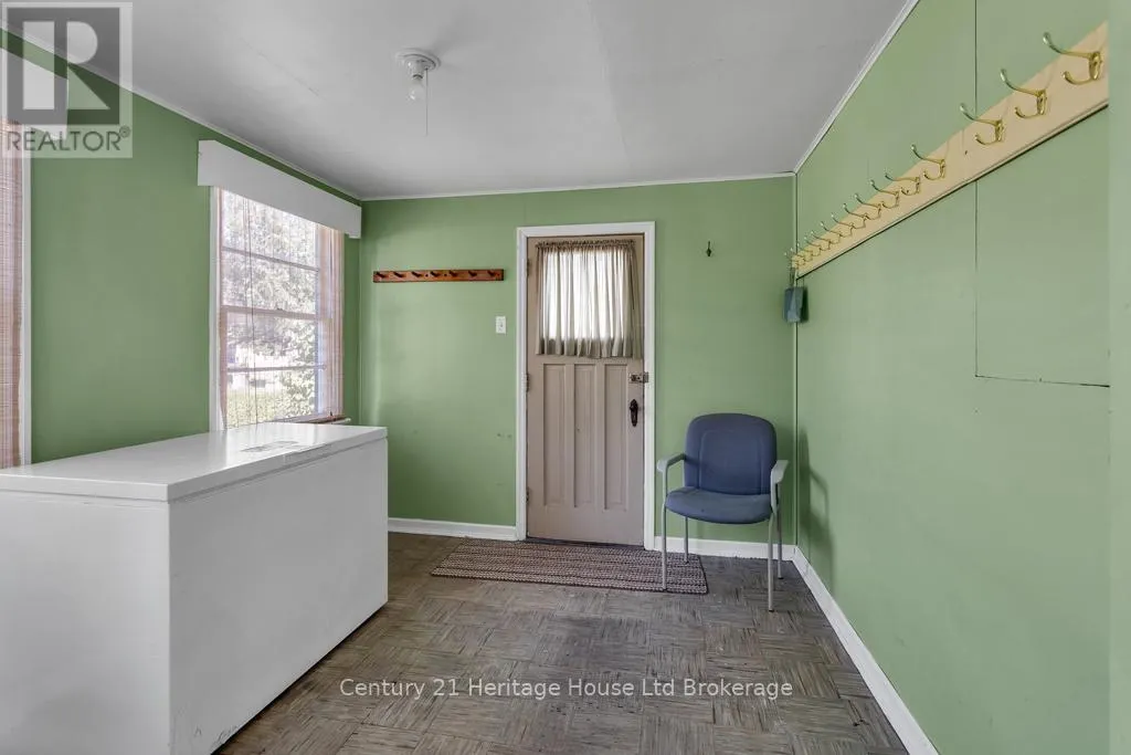 10 PARKSIDE DRIVE