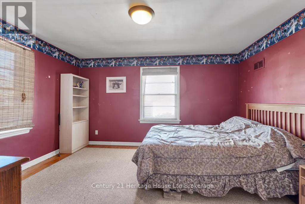 10 PARKSIDE DRIVE