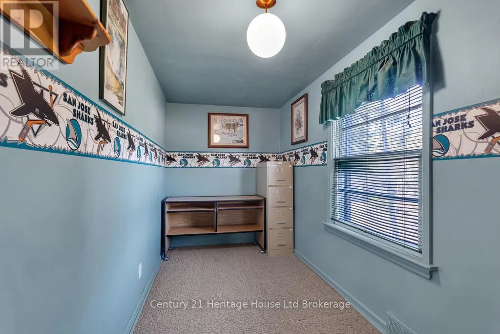 10 PARKSIDE DRIVE