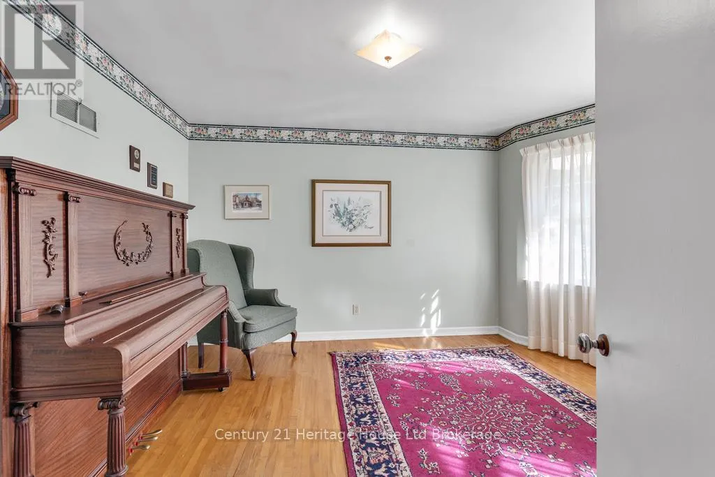 10 PARKSIDE DRIVE