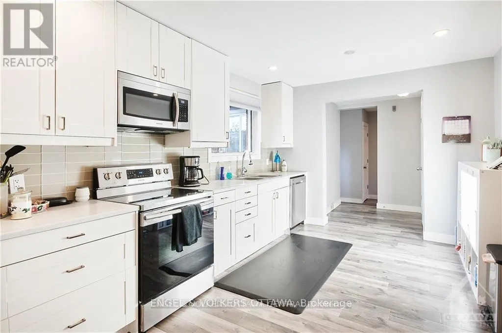 43 CLARENDON AVENUE