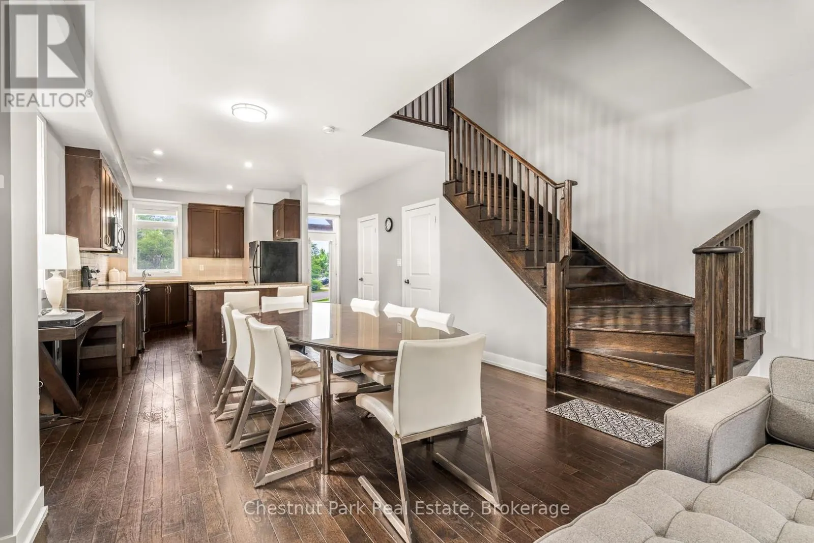 65 ROCKMOUNT CRESCENT