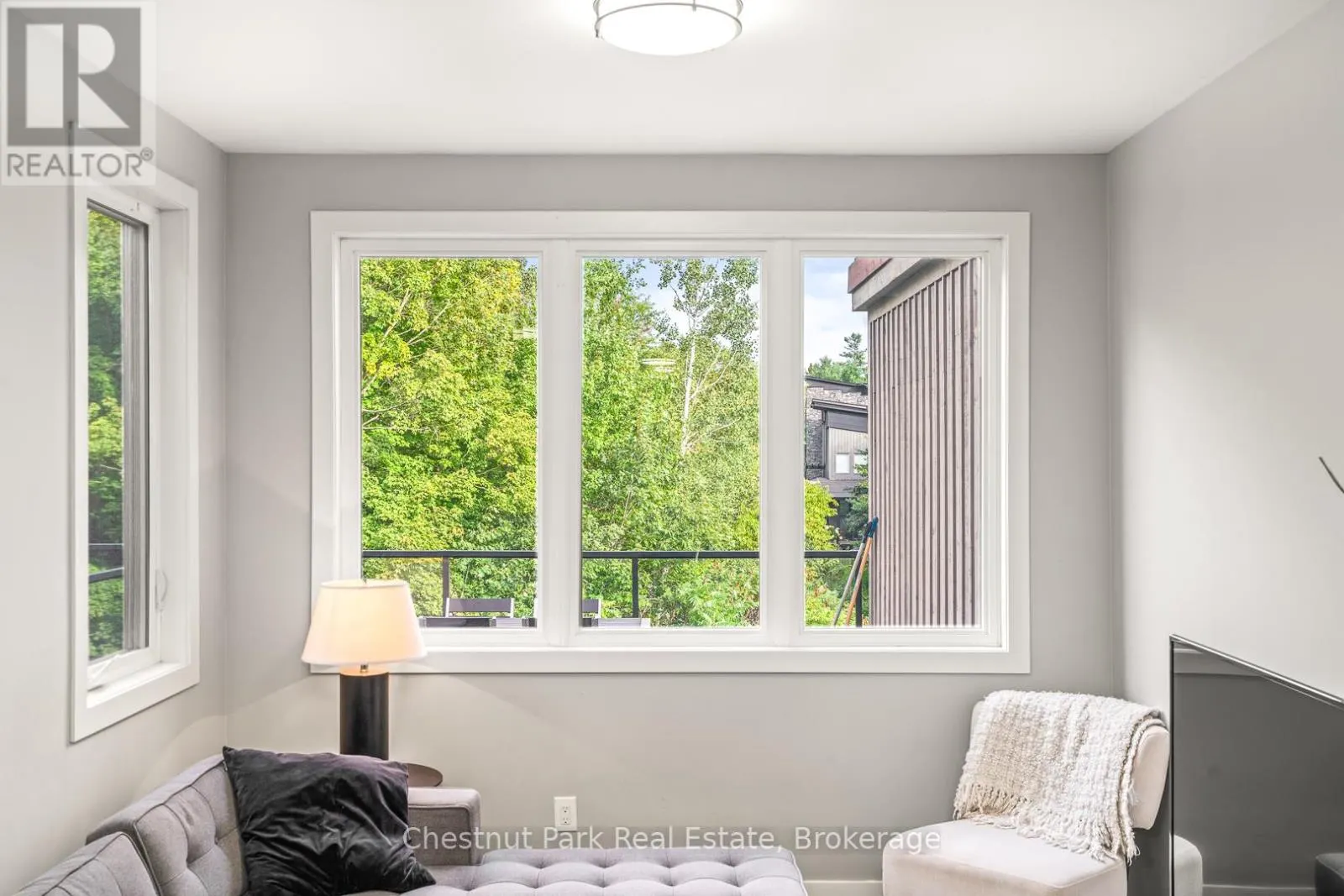 65 ROCKMOUNT CRESCENT
