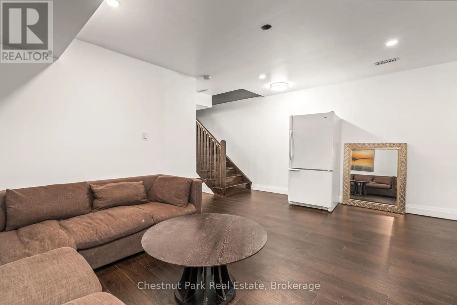 65 ROCKMOUNT CRESCENT