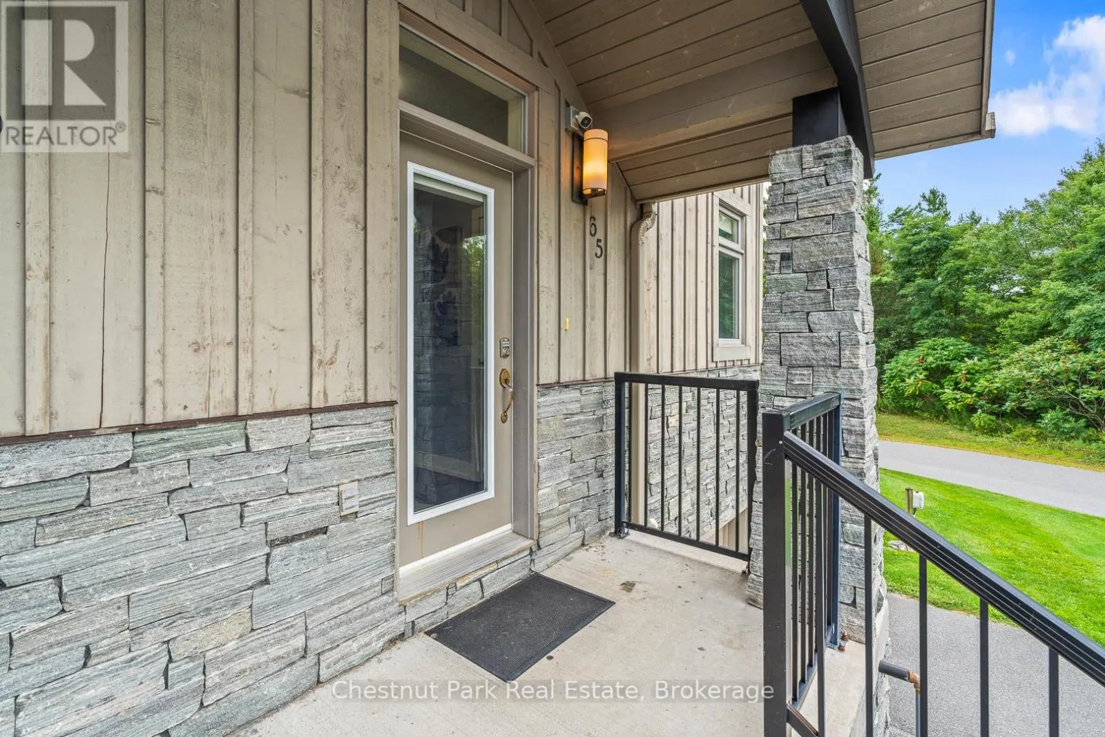 65 ROCKMOUNT CRESCENT