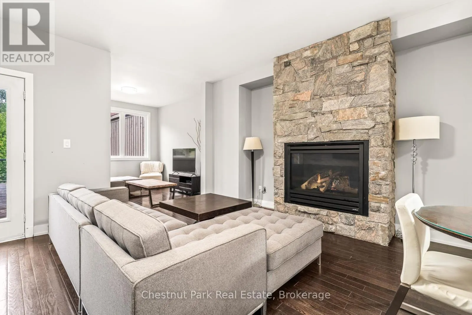 65 ROCKMOUNT CRESCENT