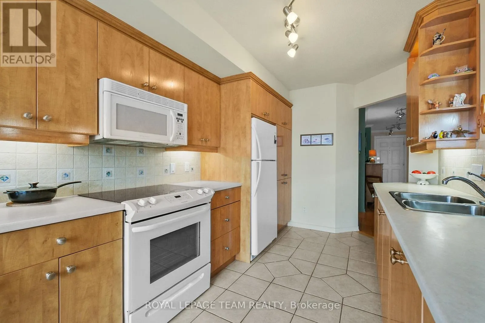 503 - 136 EDWARDS STREET
