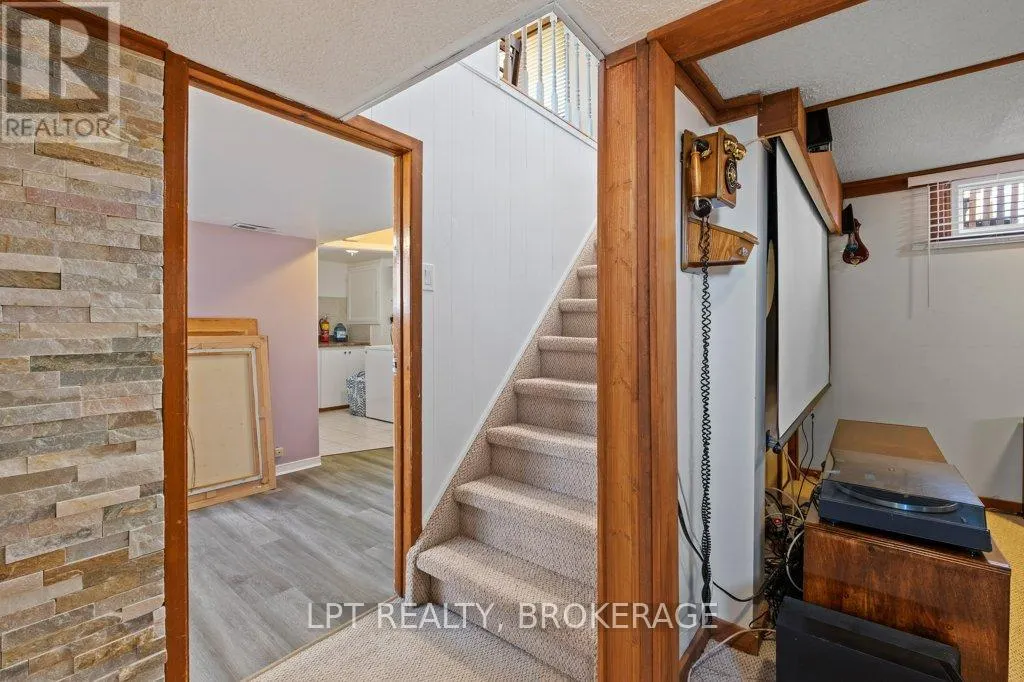 3 DEERFIELD STREET
