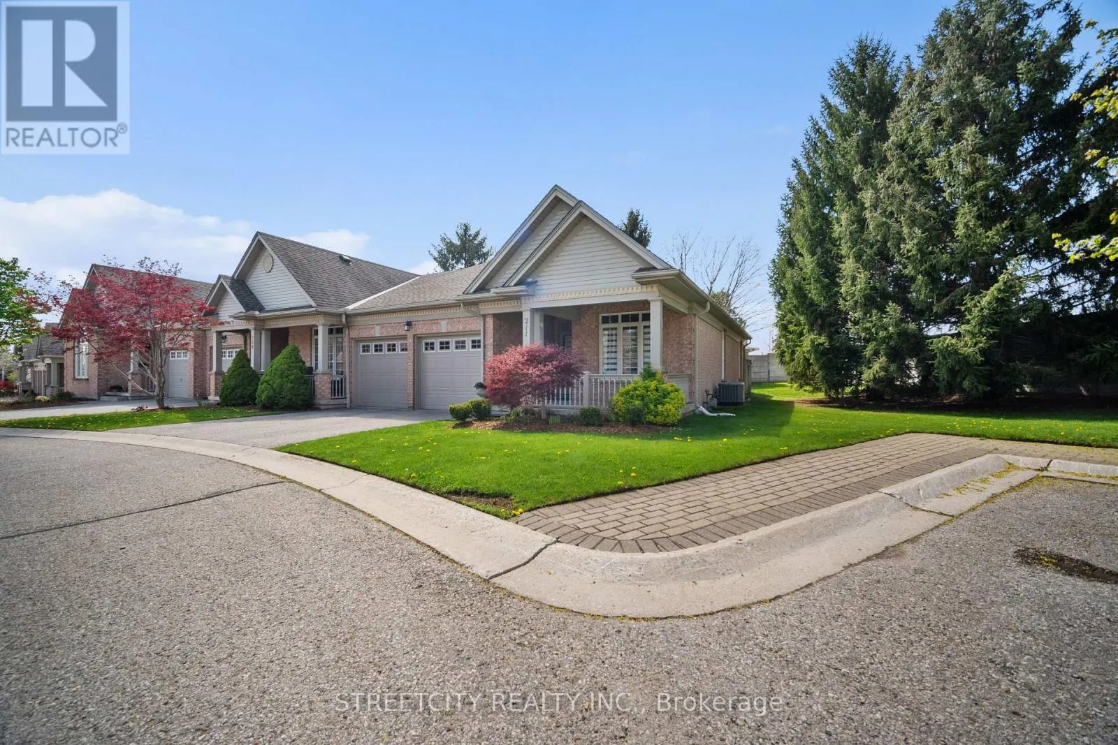 211 - 2025 MEADOWGATE BOULEVARD S, #211