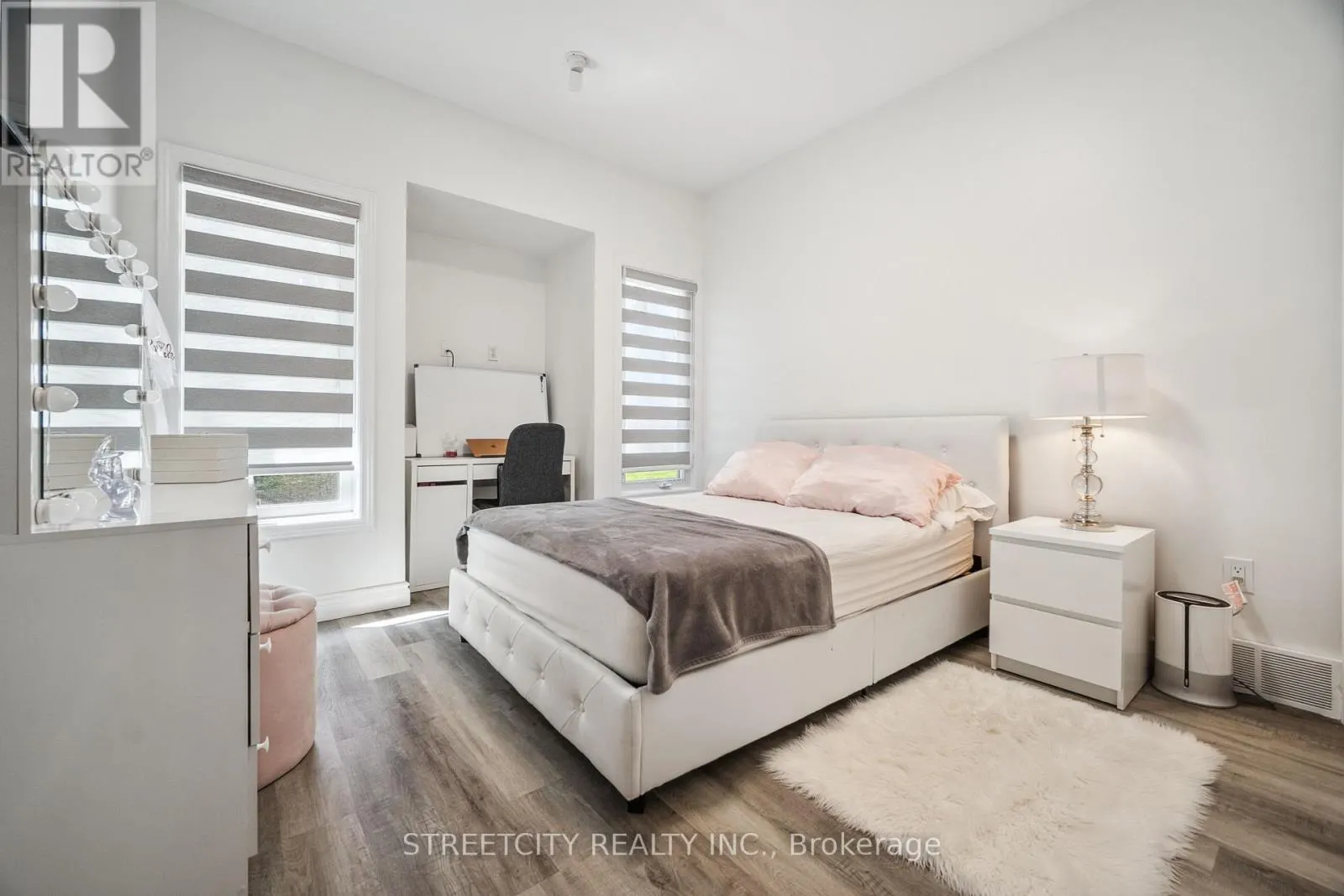 211 - 2025 MEADOWGATE BOULEVARD S, #211