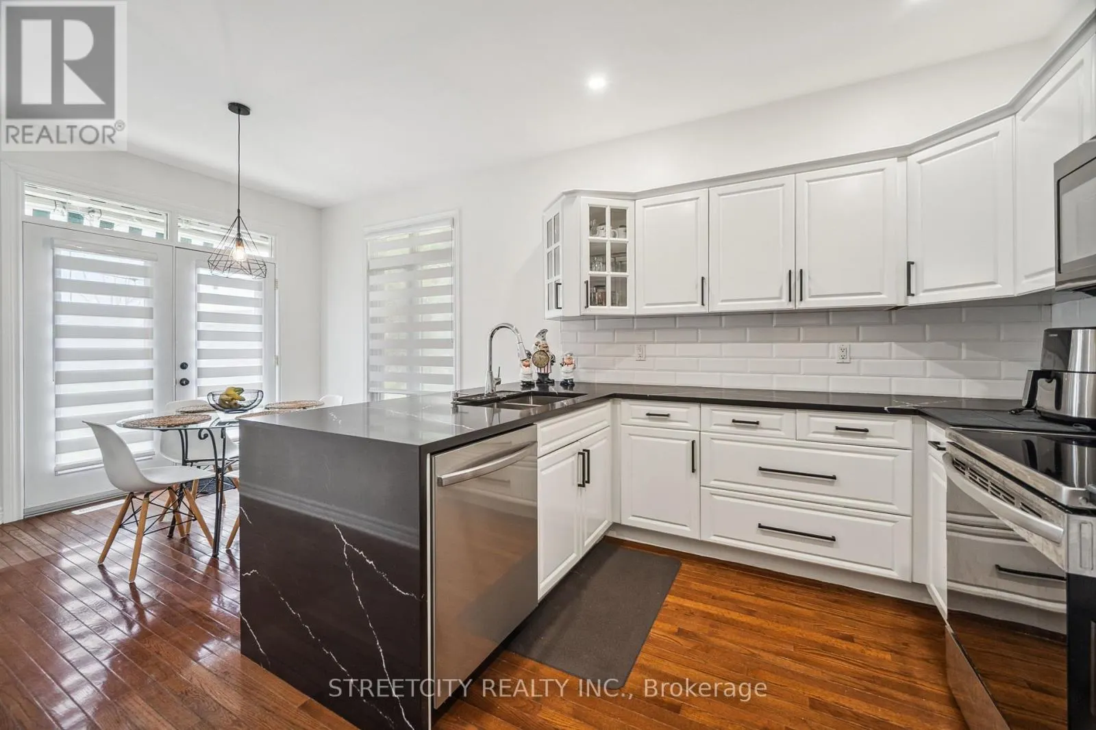 211 - 2025 MEADOWGATE BOULEVARD S, #211