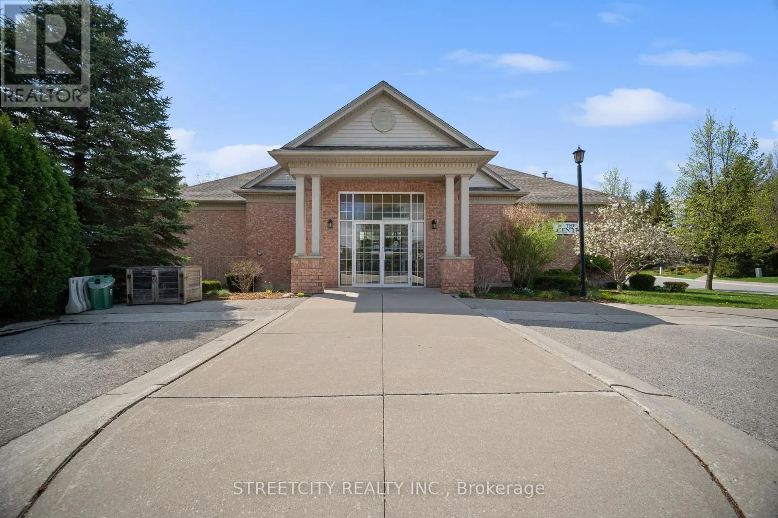 211 - 2025 MEADOWGATE BOULEVARD S, #211