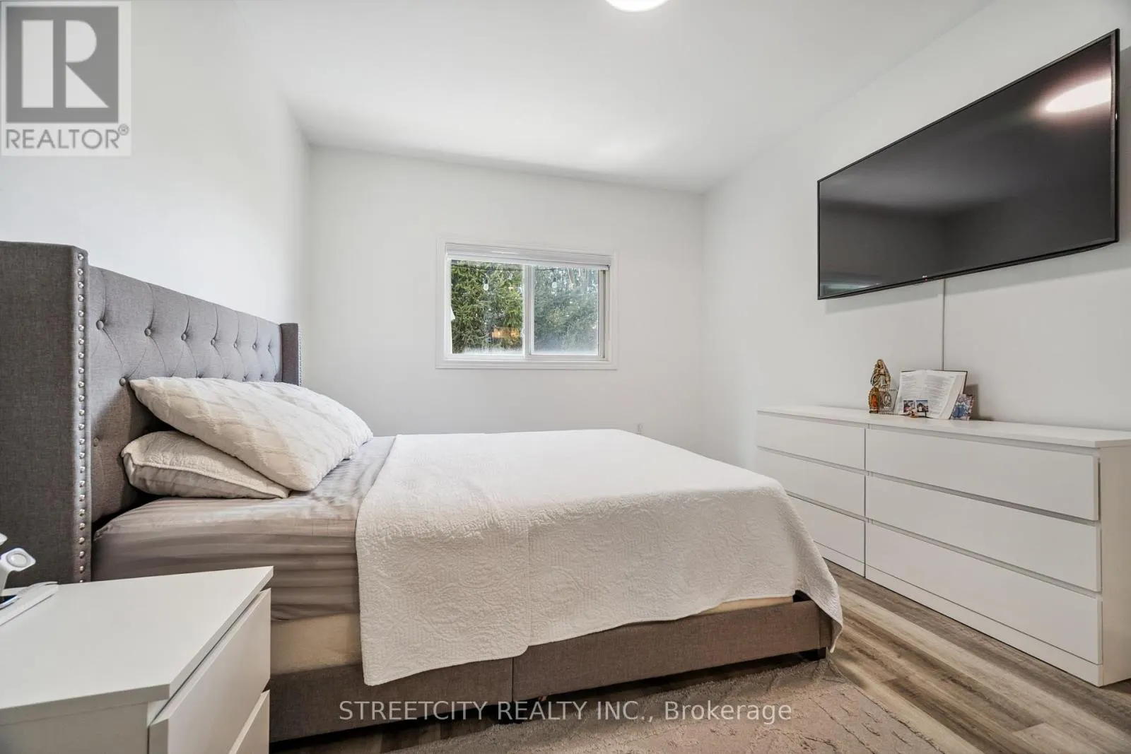 211 - 2025 MEADOWGATE BOULEVARD S, #211