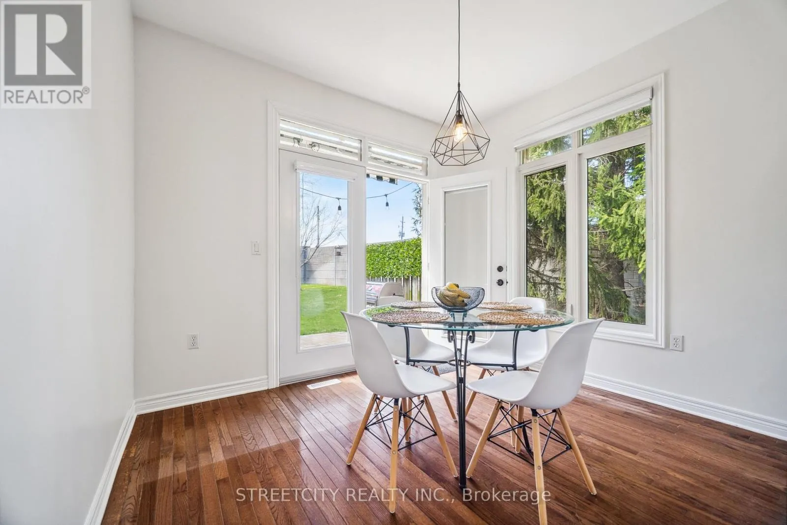 211 - 2025 MEADOWGATE BOULEVARD S, #211
