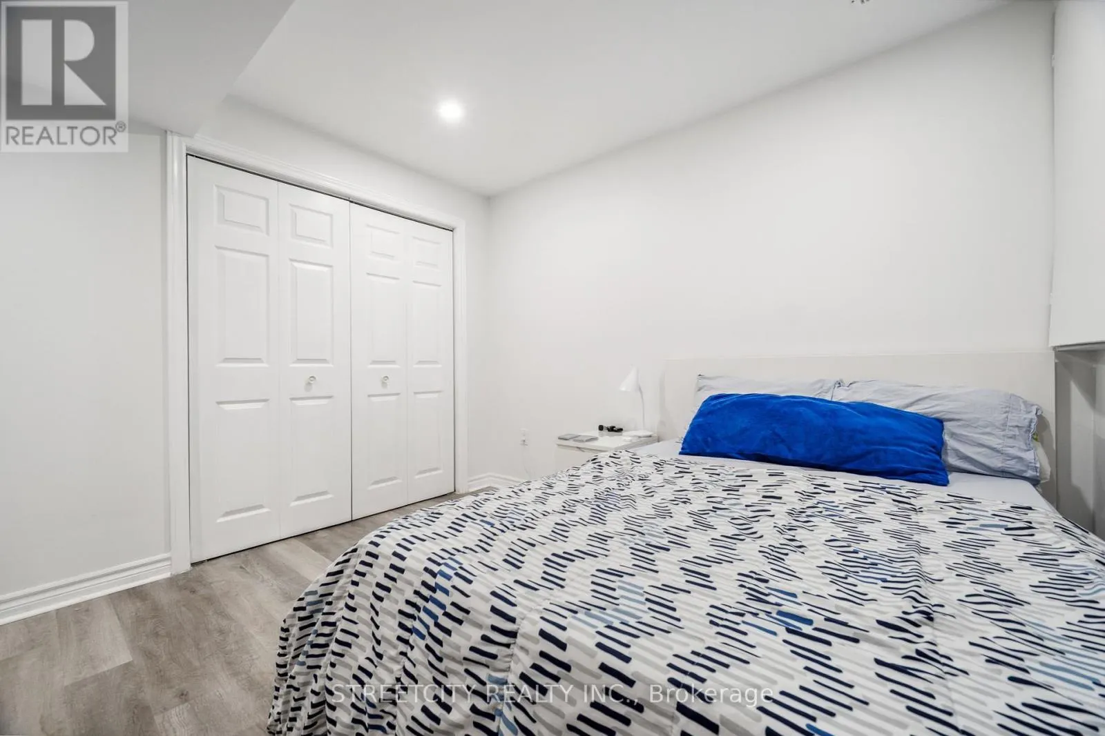 211 - 2025 MEADOWGATE BOULEVARD S, #211