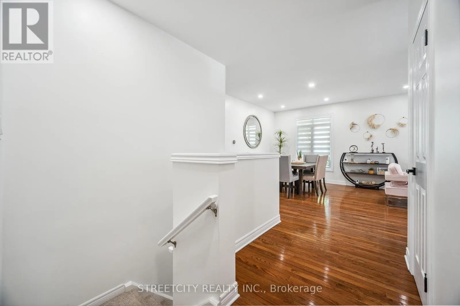 211 - 2025 MEADOWGATE BOULEVARD S, #211