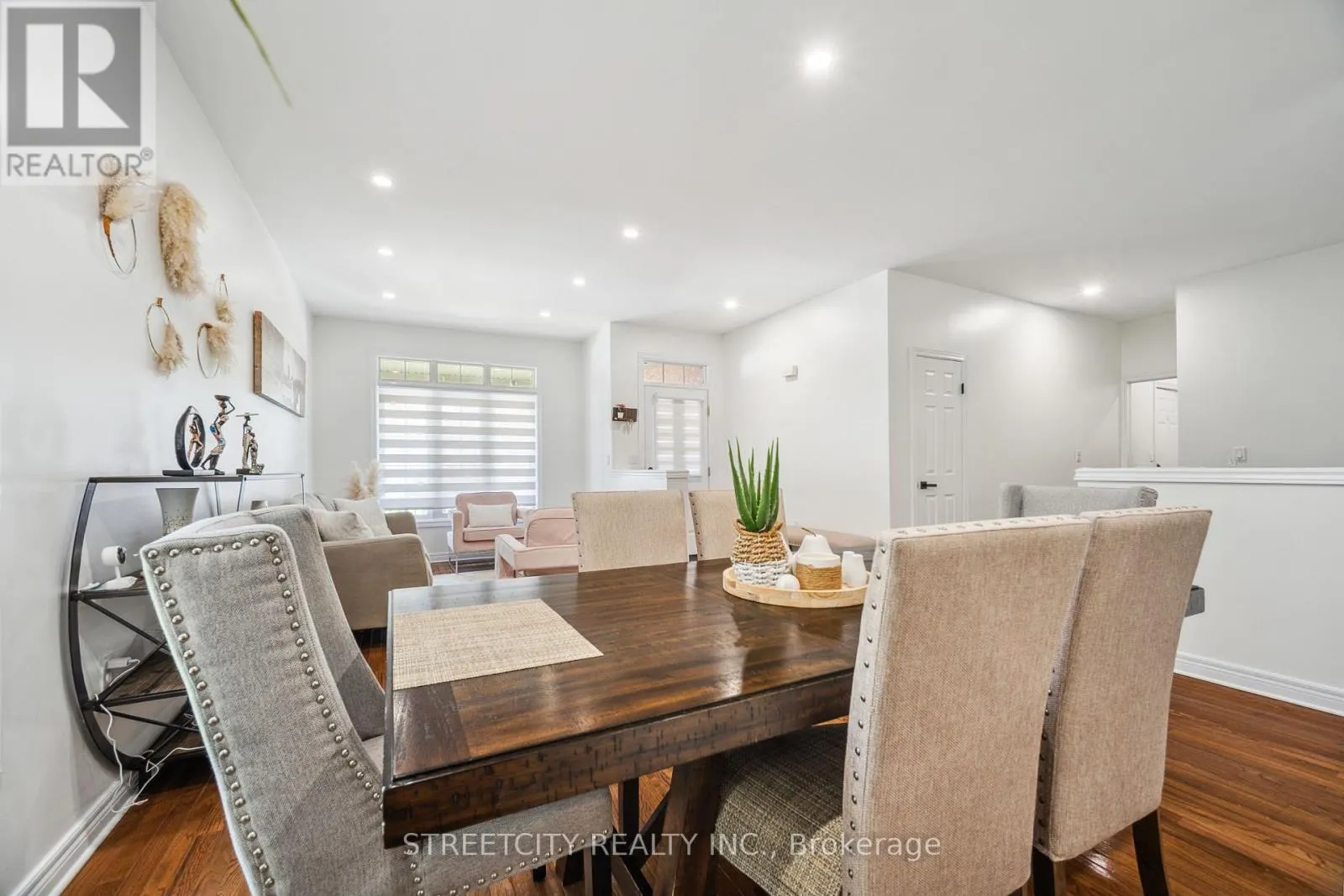 211 - 2025 MEADOWGATE BOULEVARD S, #211