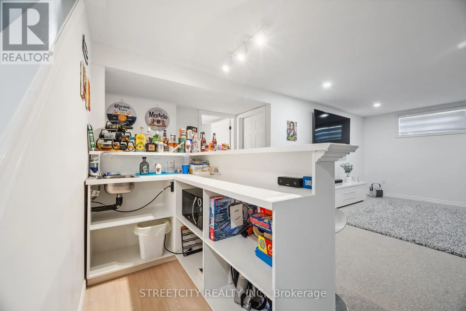 211 - 2025 MEADOWGATE BOULEVARD S, #211