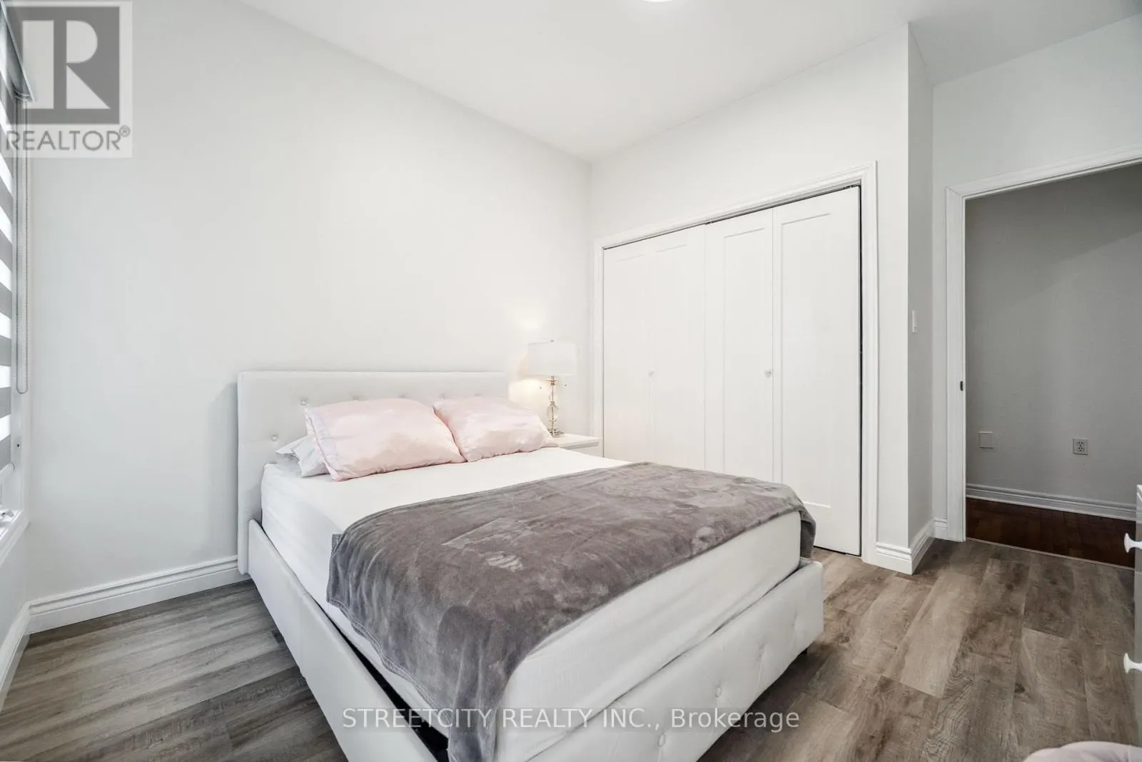 211 - 2025 MEADOWGATE BOULEVARD S, #211
