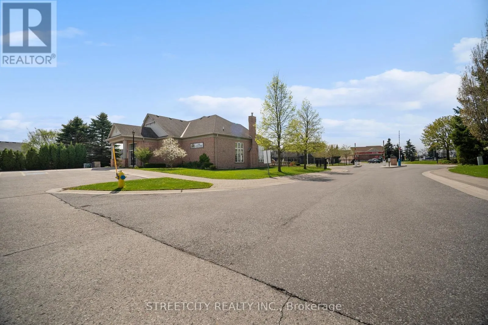 211 - 2025 MEADOWGATE BOULEVARD S, #211