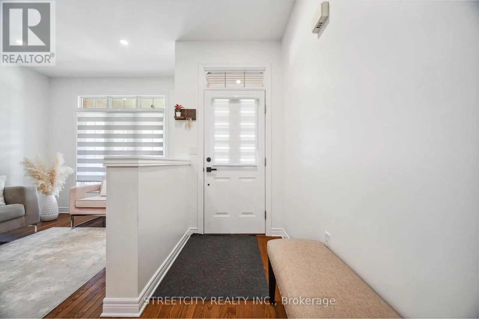 211 - 2025 MEADOWGATE BOULEVARD S, #211