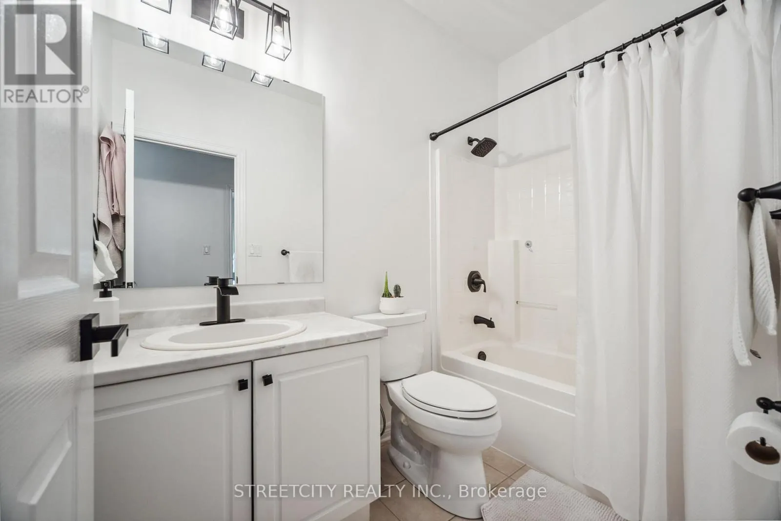 211 - 2025 MEADOWGATE BOULEVARD S, #211