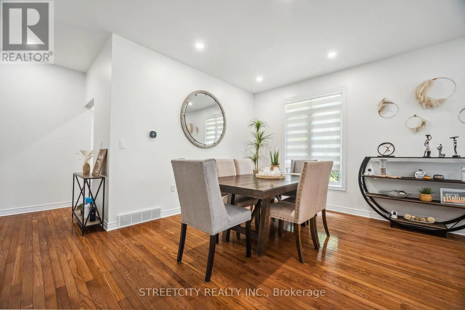 211 - 2025 MEADOWGATE BOULEVARD S, #211