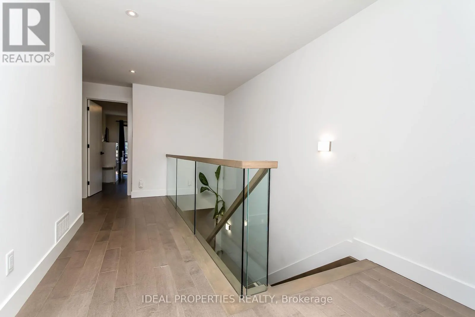 370B ROOSEVELT AVENUE
