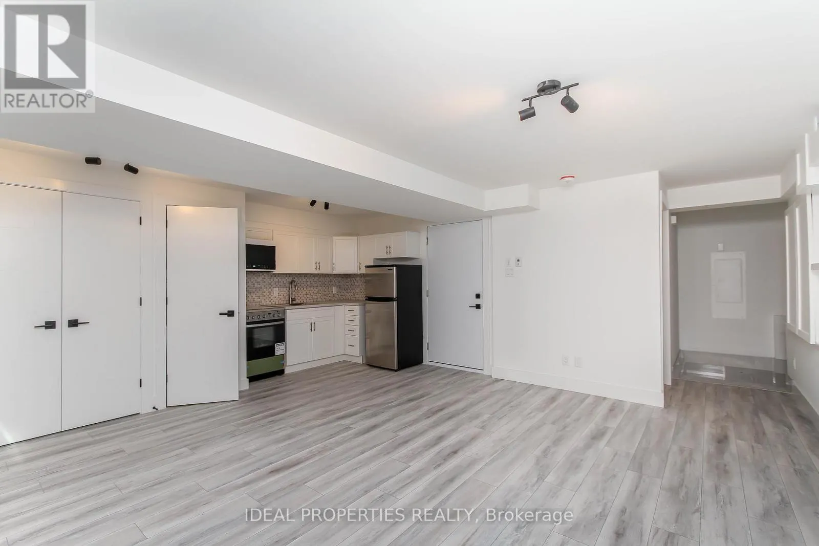 370B ROOSEVELT AVENUE