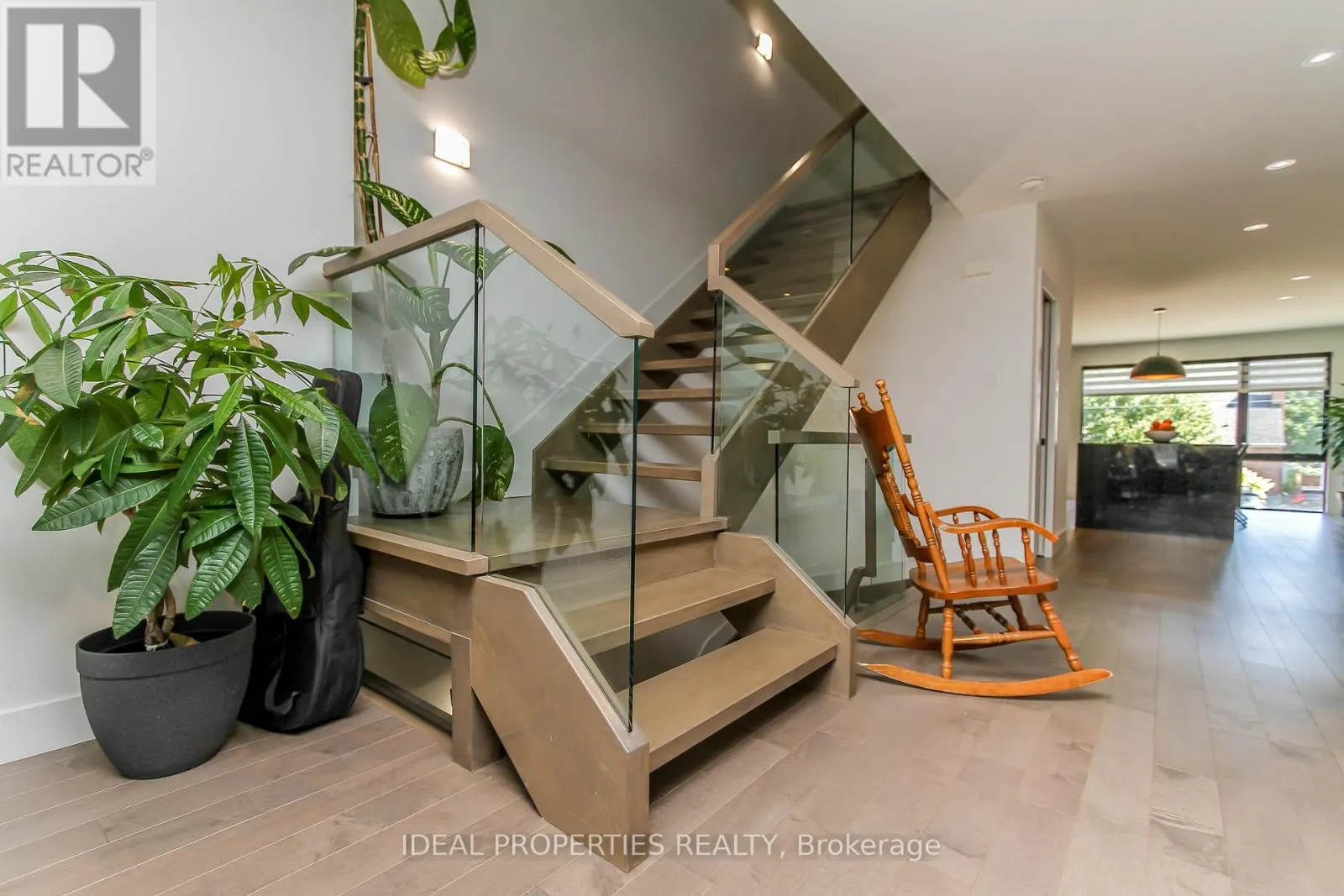 370B ROOSEVELT AVENUE