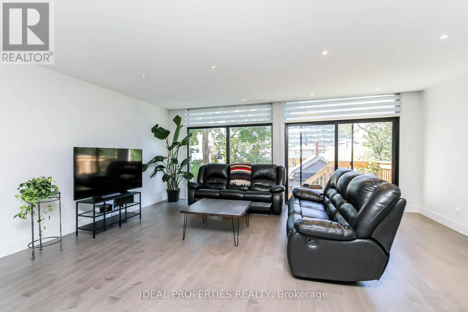 370B ROOSEVELT AVENUE