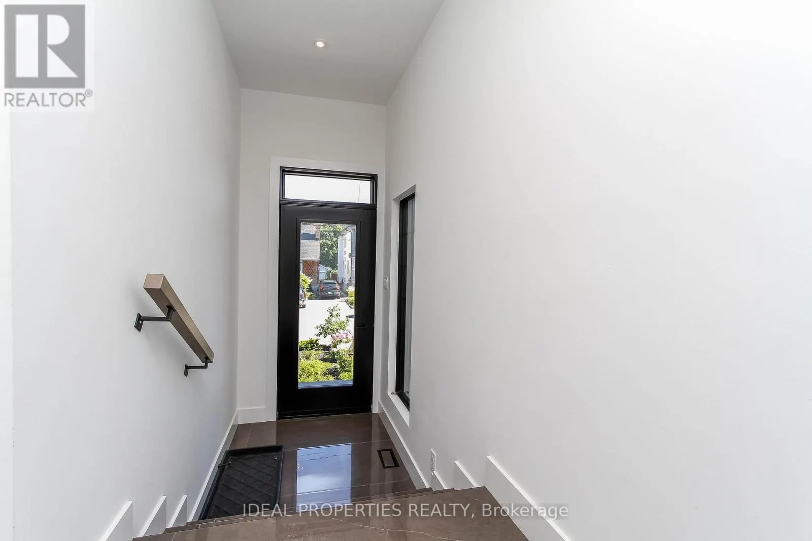 370B ROOSEVELT AVENUE