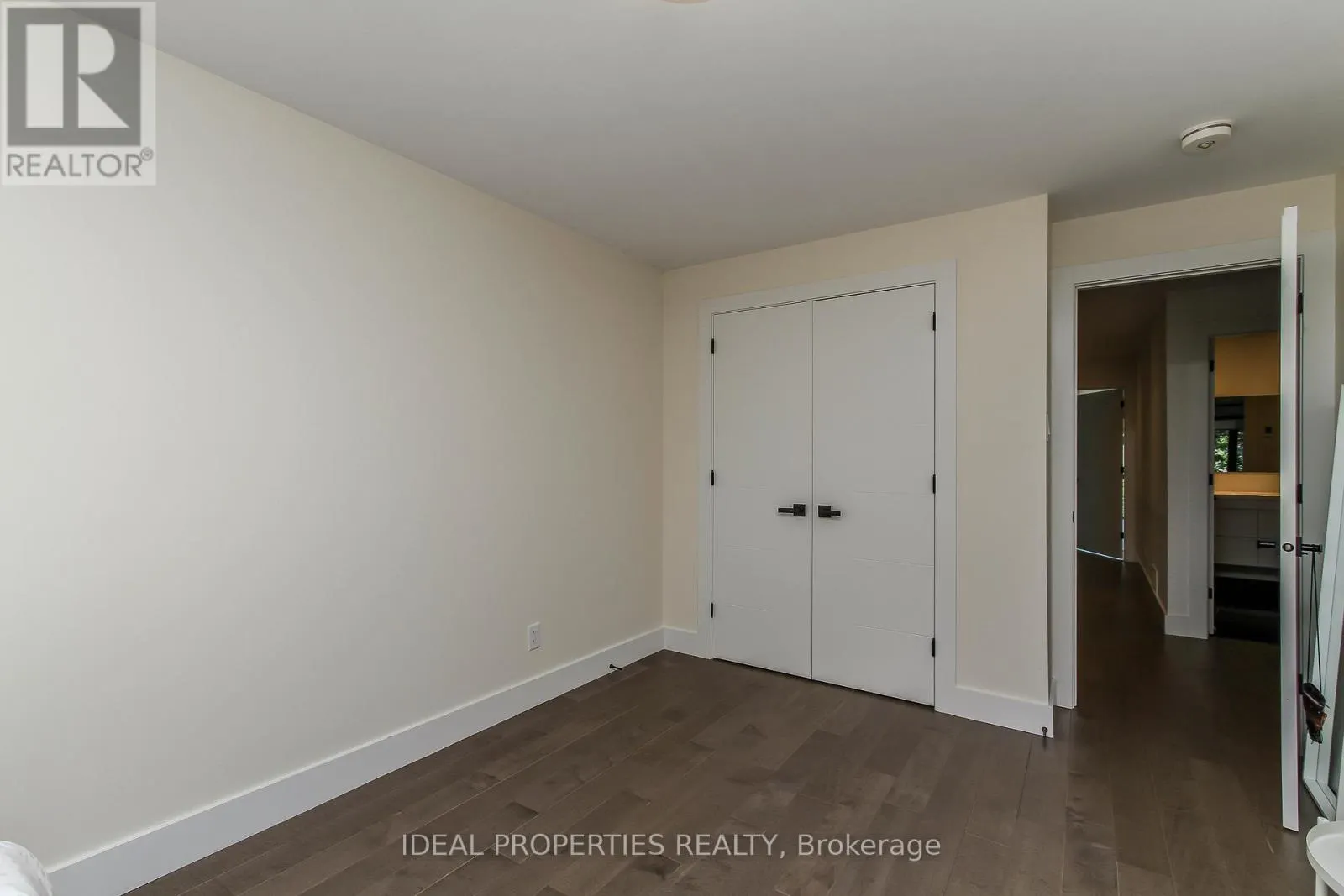 370B ROOSEVELT AVENUE
