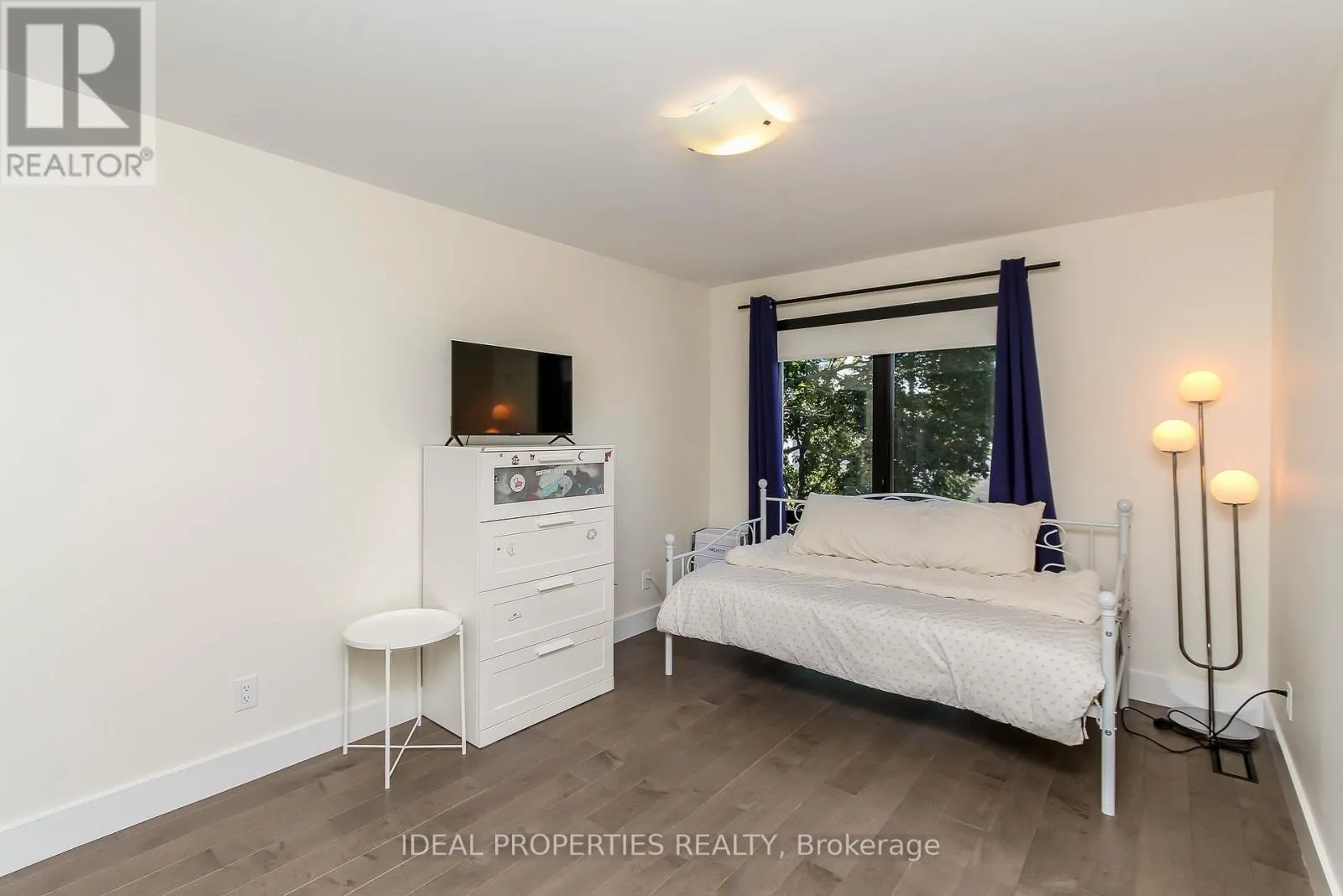 370B ROOSEVELT AVENUE