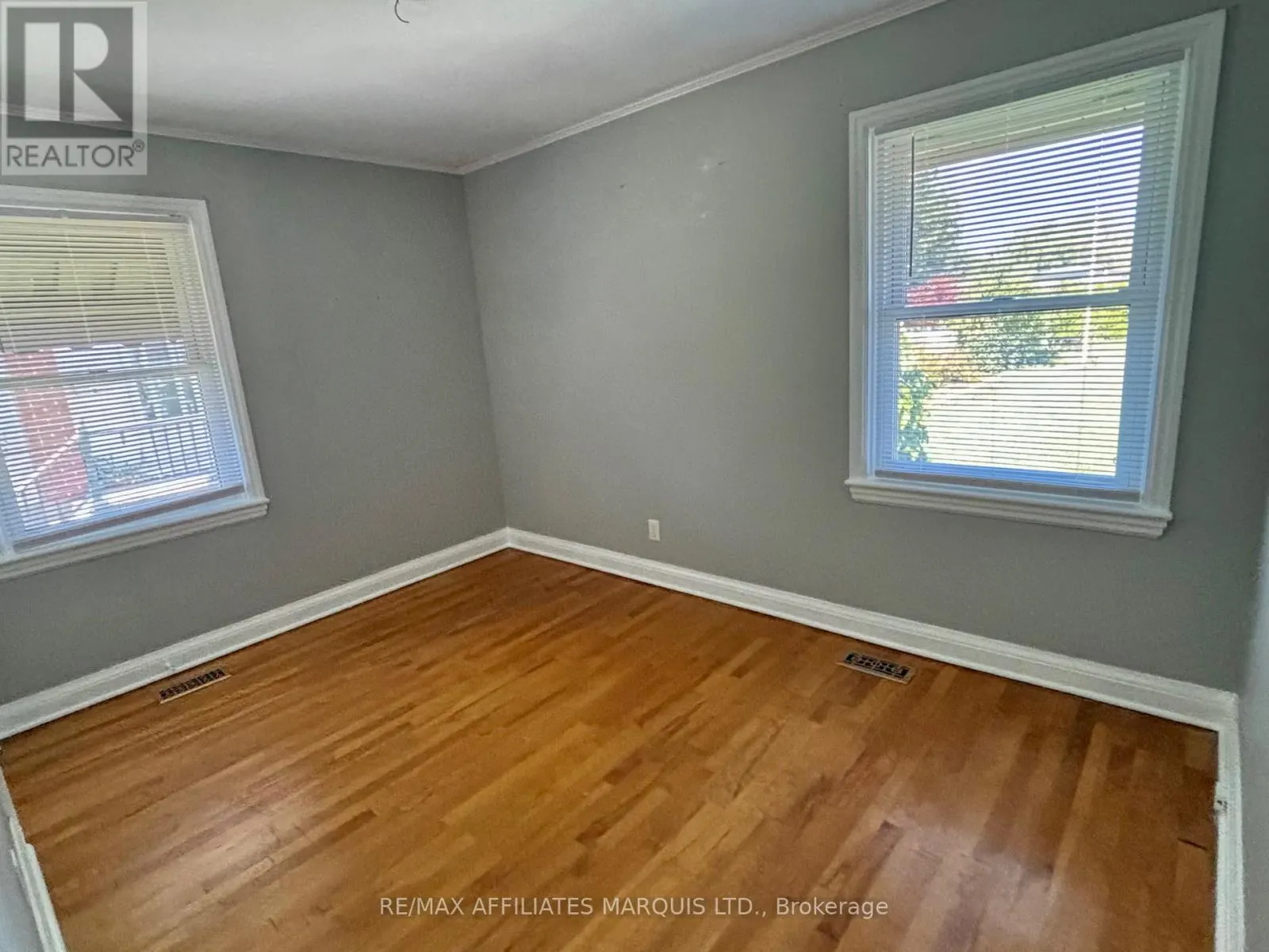 1005 LEONARD AVENUE