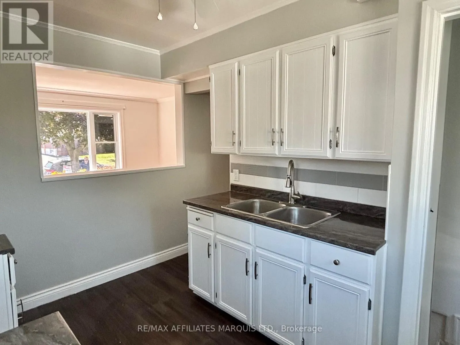 1005 LEONARD AVENUE