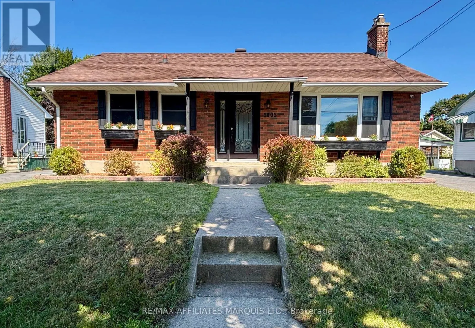 1005 LEONARD AVENUE