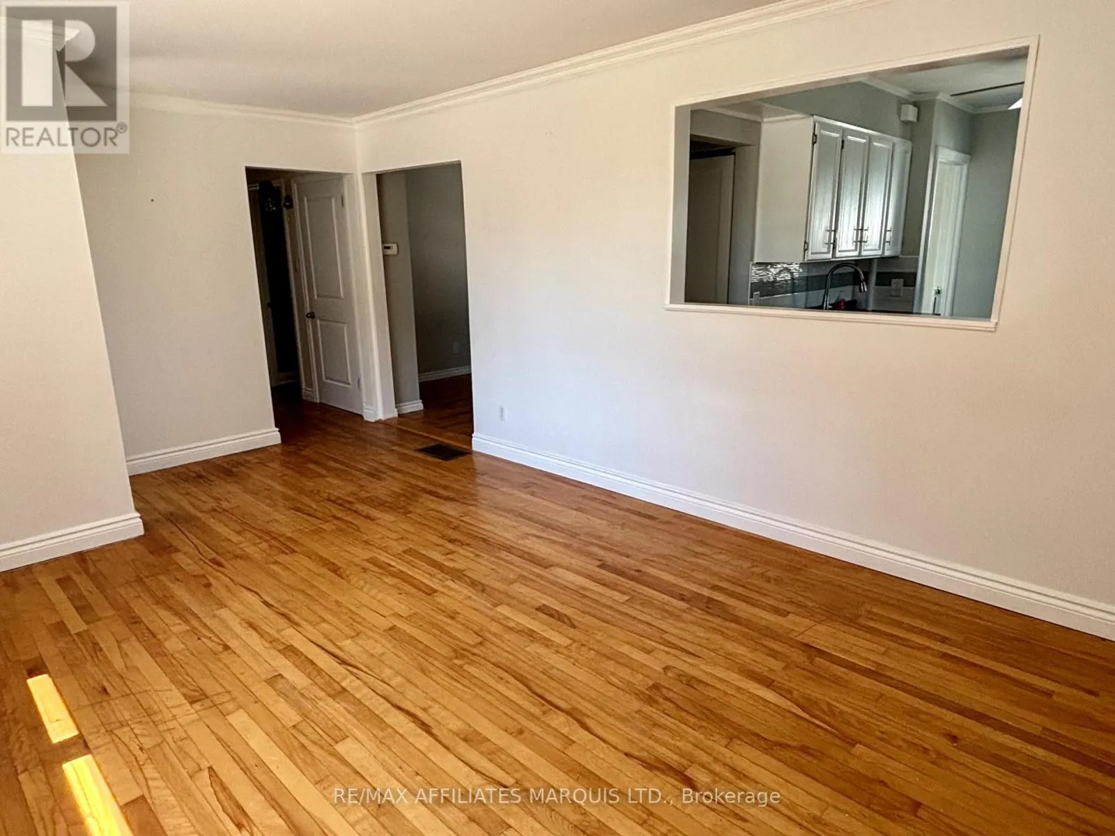 1005 LEONARD AVENUE