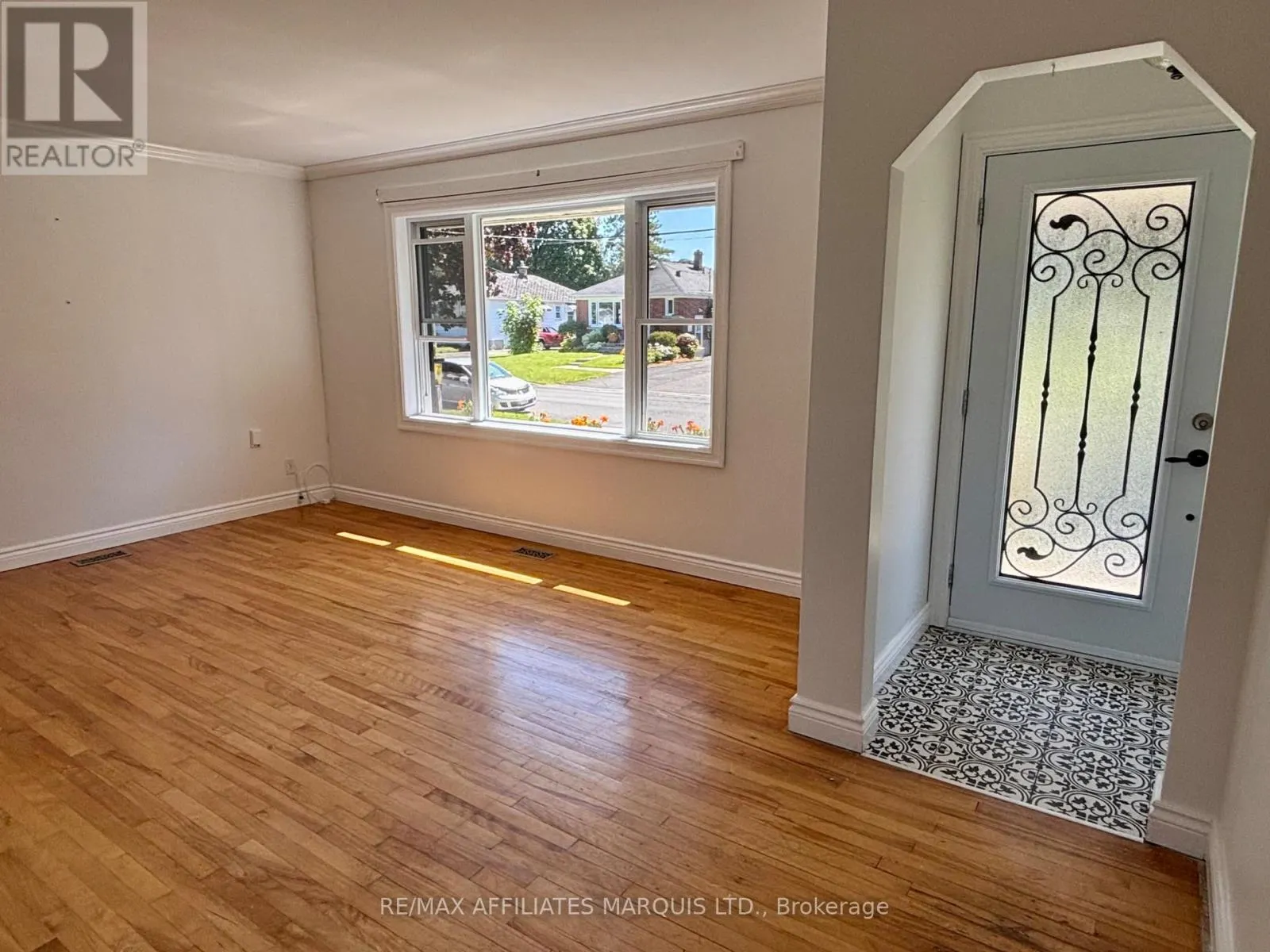 1005 LEONARD AVENUE