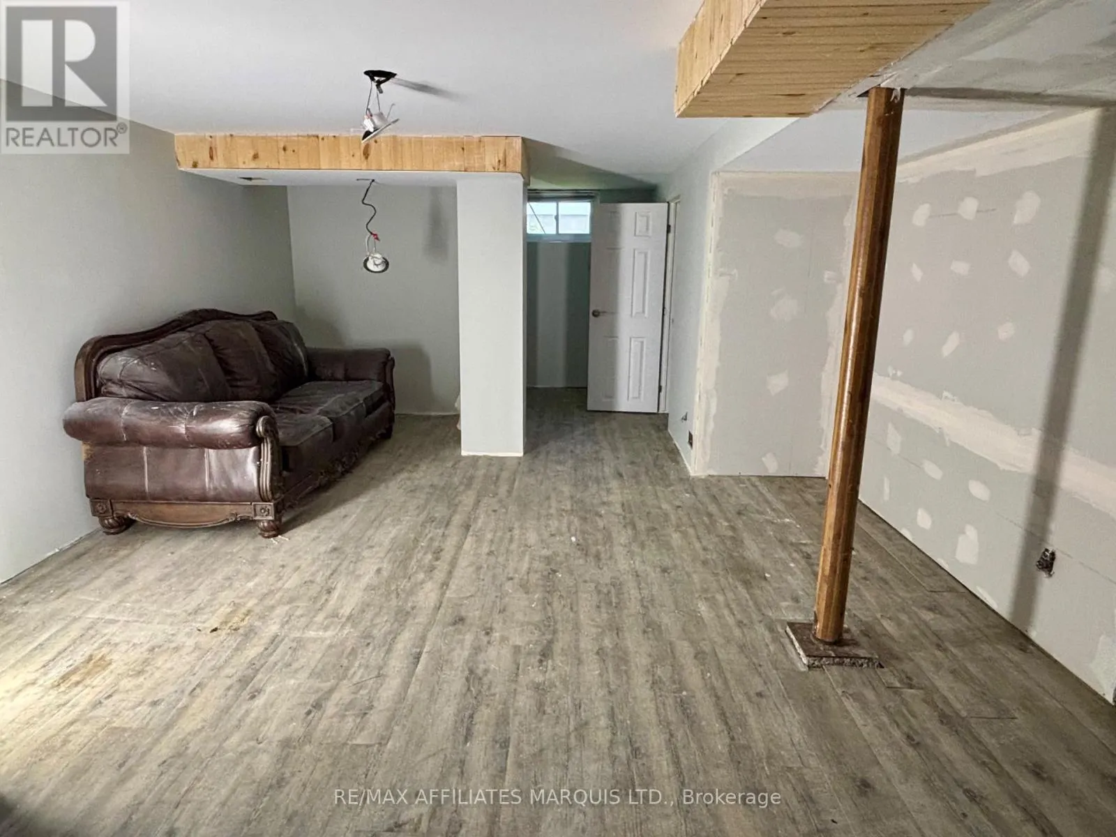 1005 LEONARD AVENUE