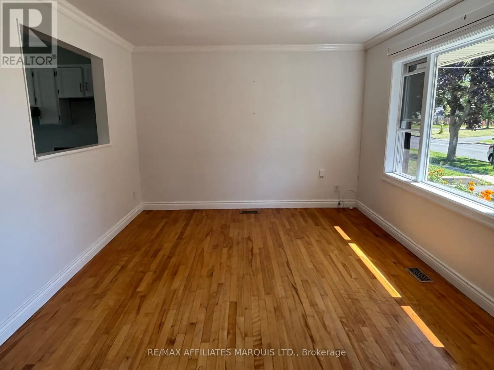 1005 LEONARD AVENUE