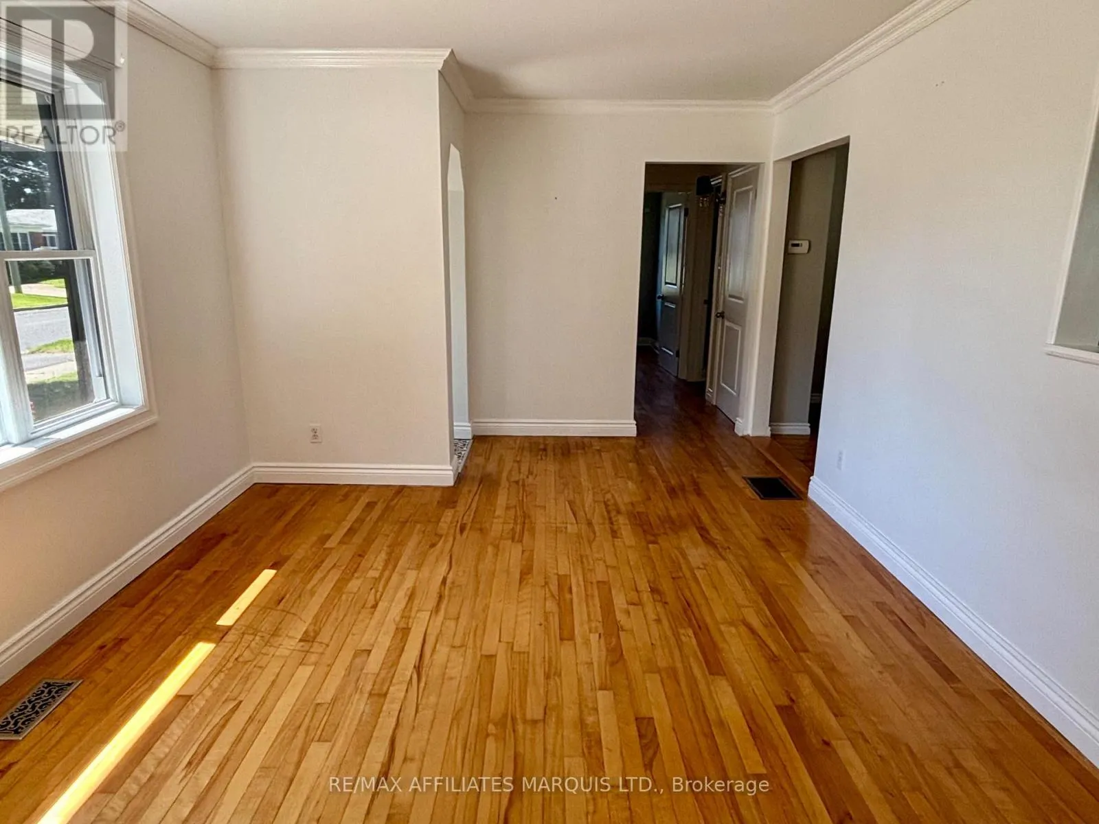 1005 LEONARD AVENUE