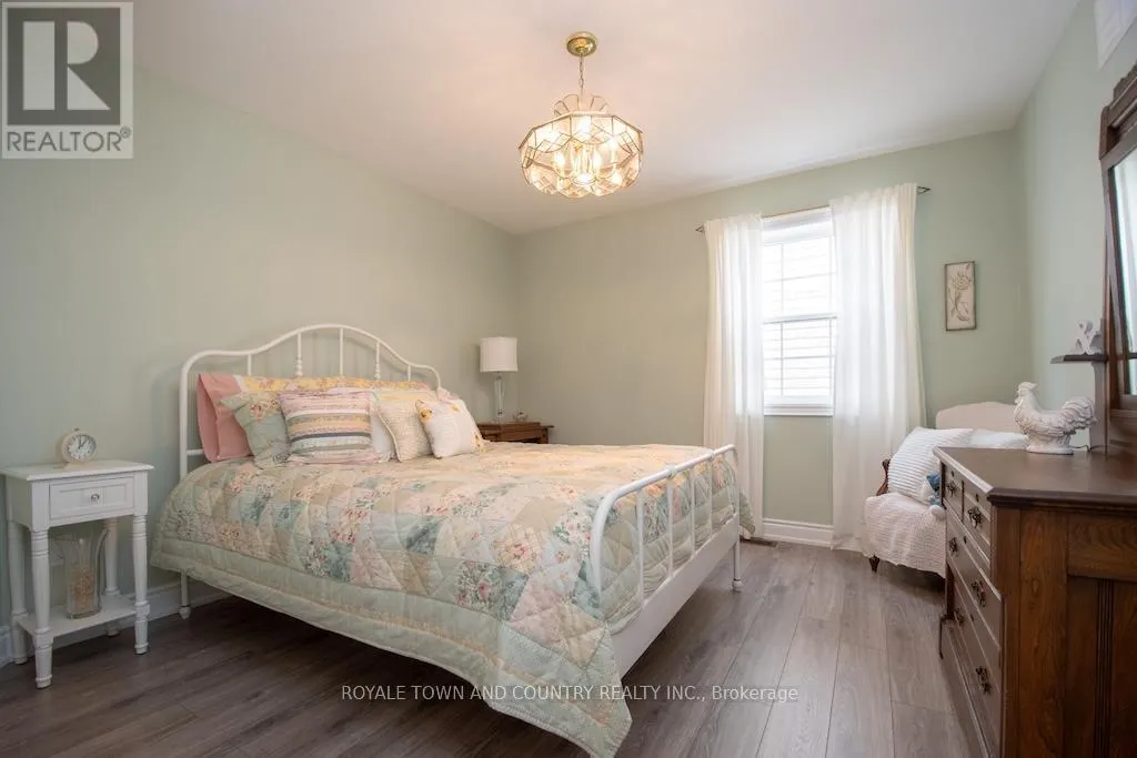 10 SILVERBROOK AVENUE