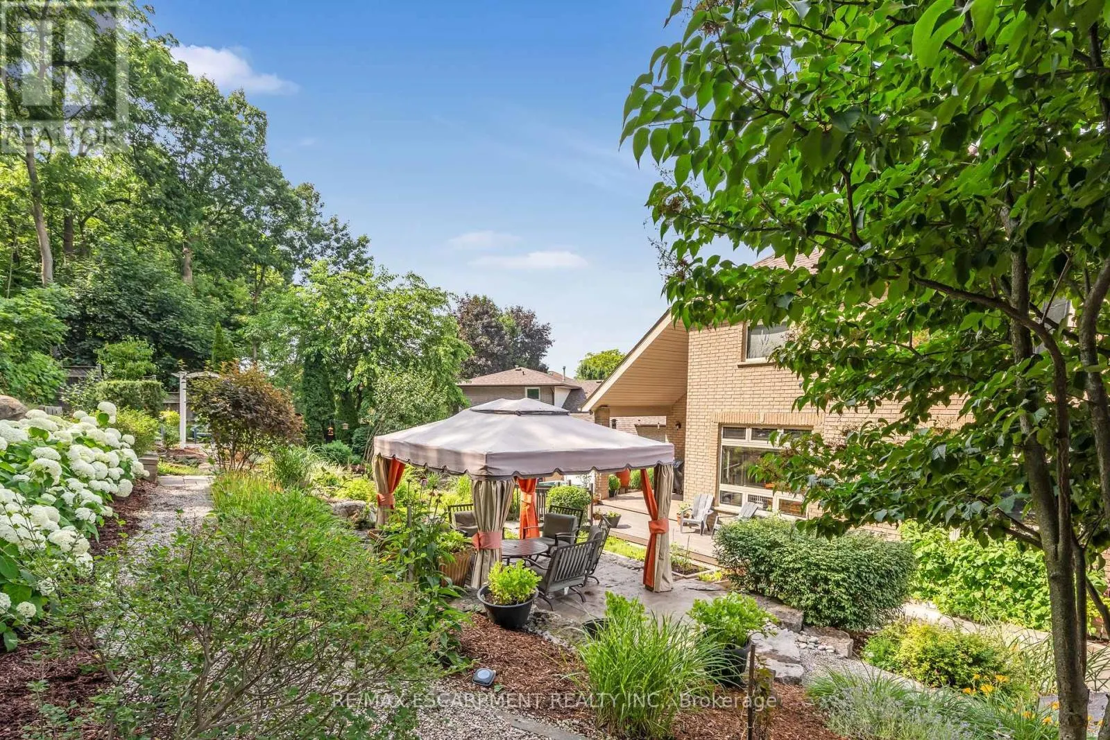 22 SHADELAND CRESCENT